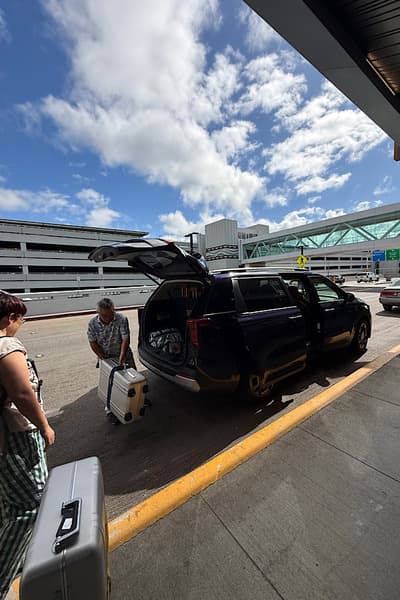ホノルル国際空港に到着しました。