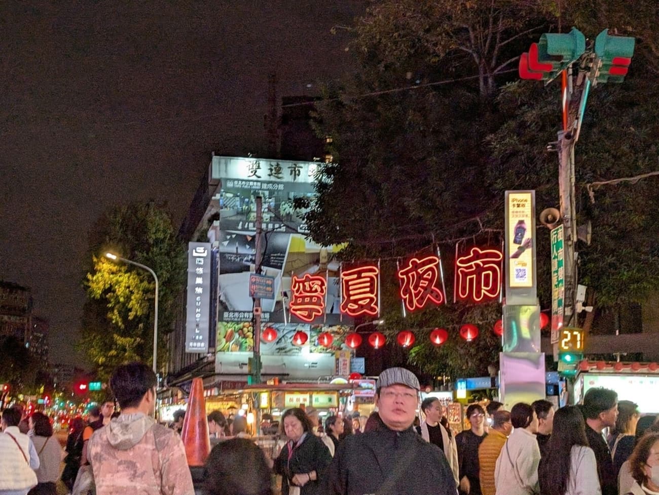 寧夏夜市のミシュランビブグルマン4店を食べ歩き|タロイモ団子・鶏肉飯・牡蠣オムレツ・豚レバースープの名店レビュー