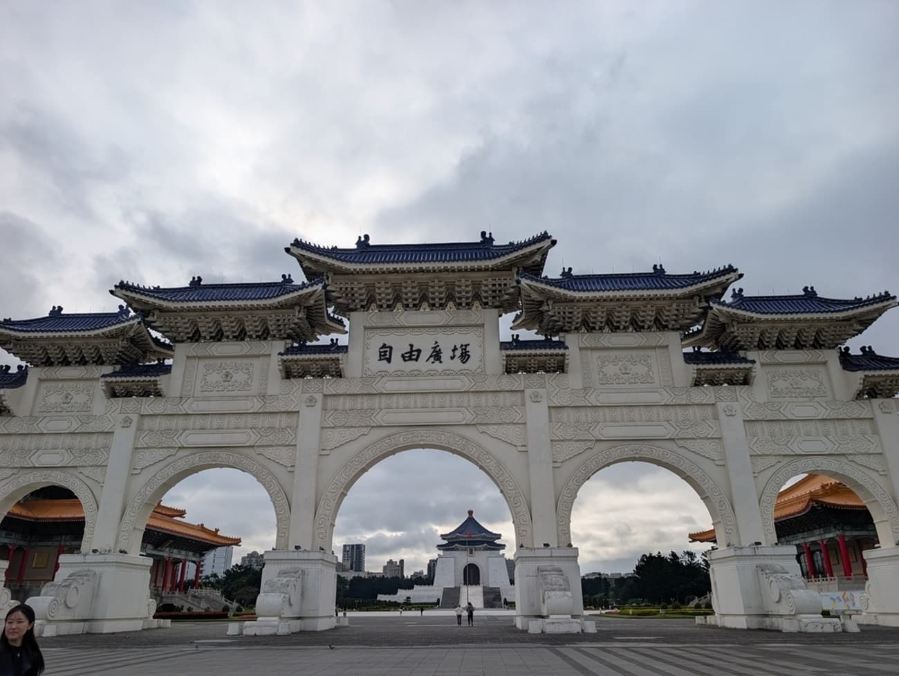 台北の文化体験スポット2選|龍山寺の台湾式参拝と中正紀念堂の衛兵パレード見学ガイド